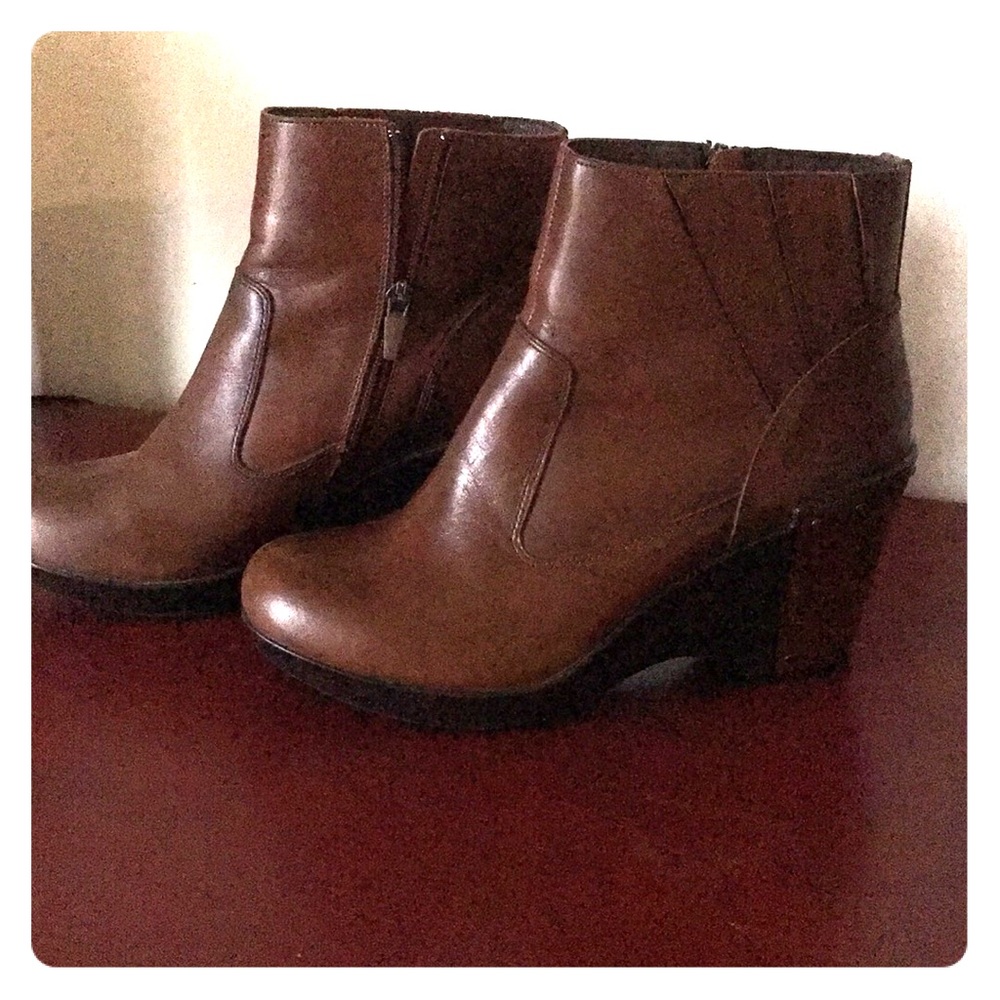 Dansko size 8.5 (39) brown leather boots.